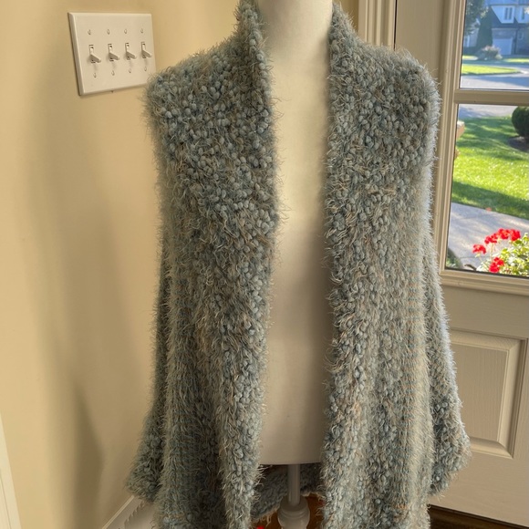 🦋 Luxe Boutique *find* Feather sweater ⭐️ One of a kind! - Picture 3 of 12